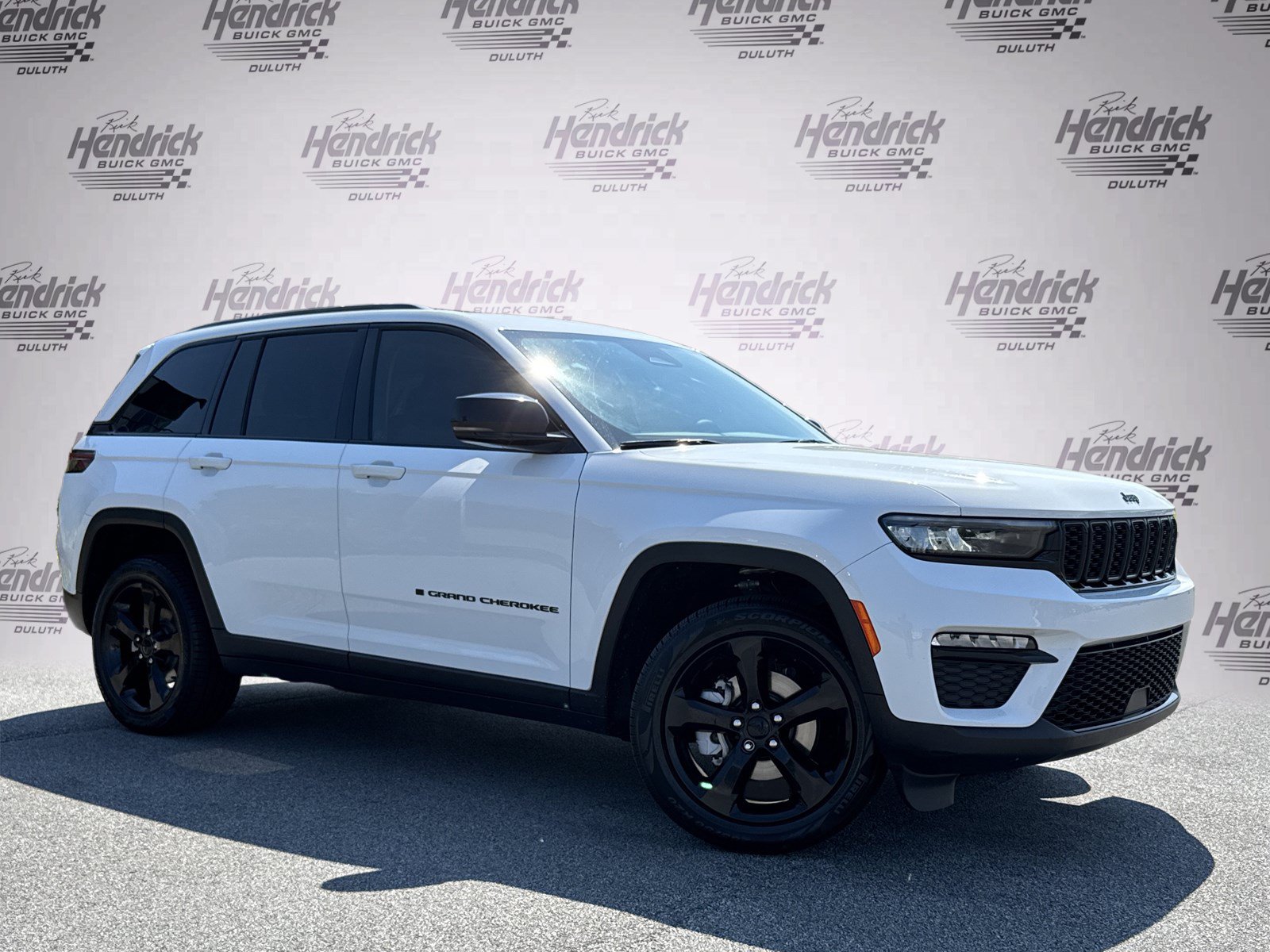 Used 2023 Jeep Grand Cherokee Limited w/ Black Appearance Package AWD/4WD image 2