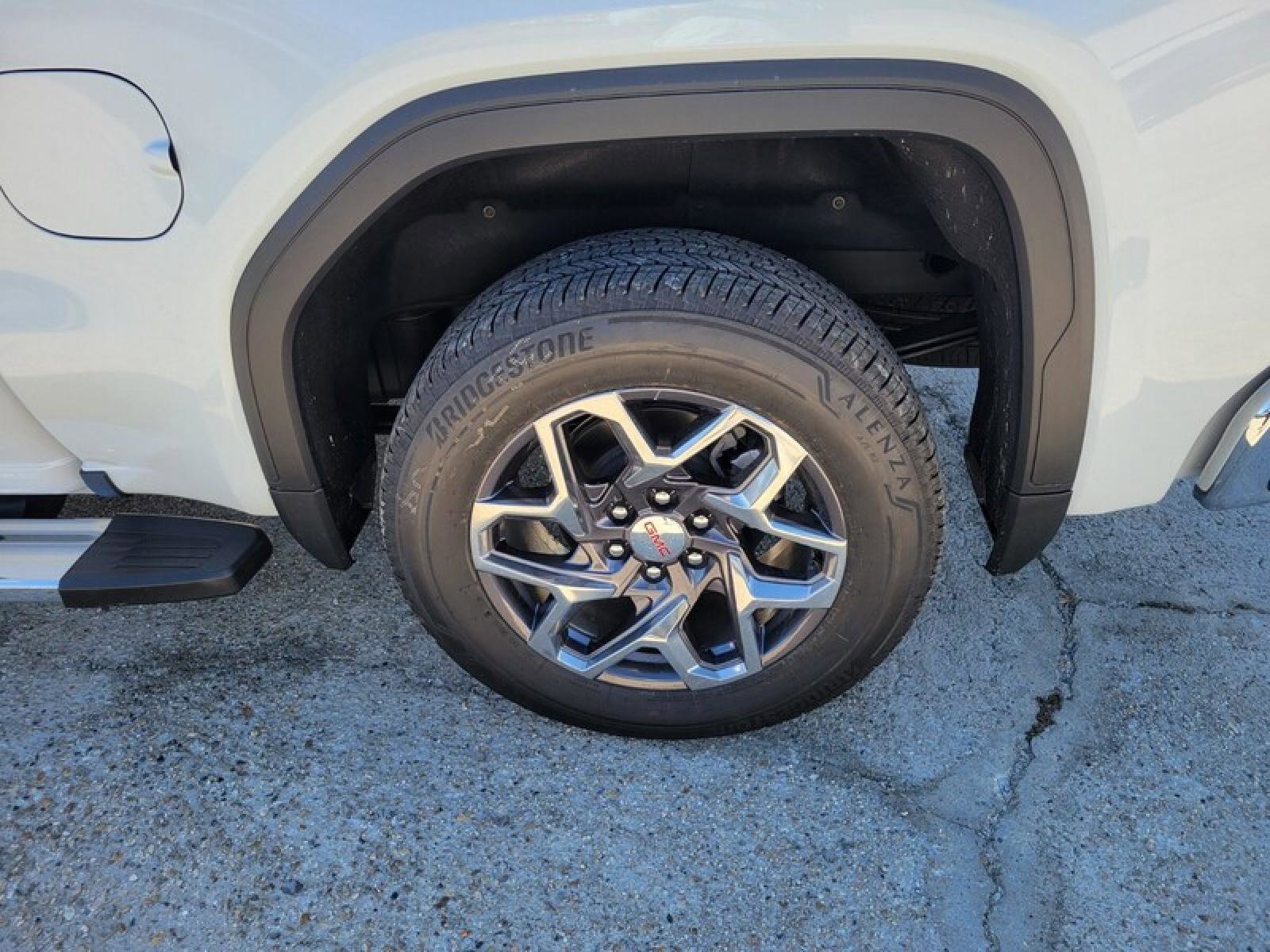 New 2026 GMC Sierra 1500 SLT image 9