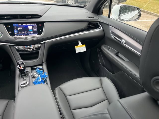 New 2025 Cadillac XT6 Luxury image 34