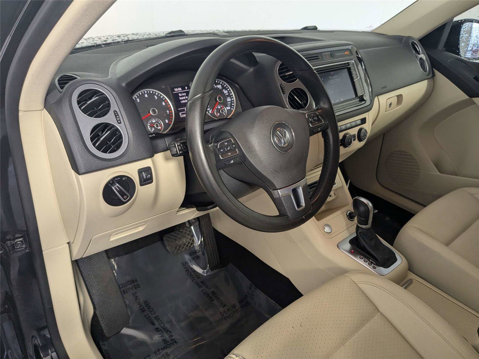 Used 2017 Volkswagen Tiguan S image 9