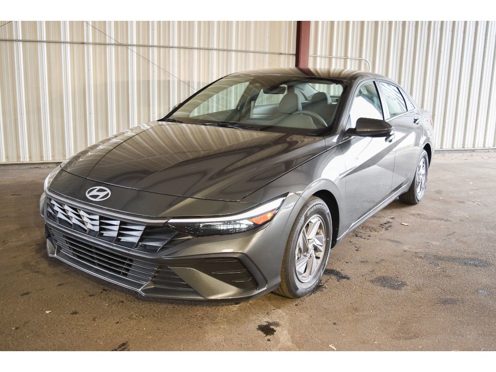 Certified 2025 Hyundai Elantra SE w/ Cargo Package