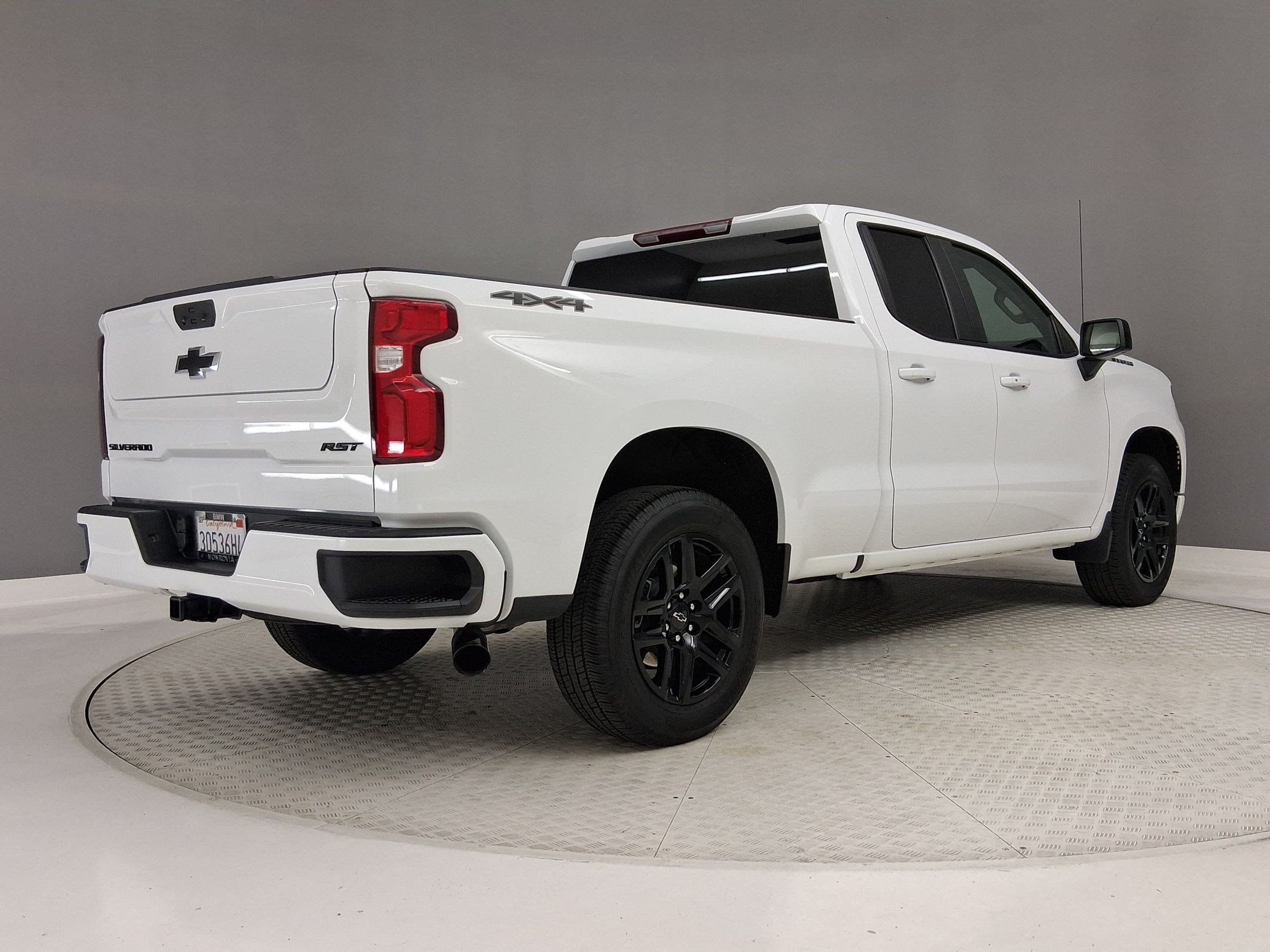 Used 2025 Chevrolet Silverado 1500 RST w/ Dark Appearance Package AWD/4WD image 9