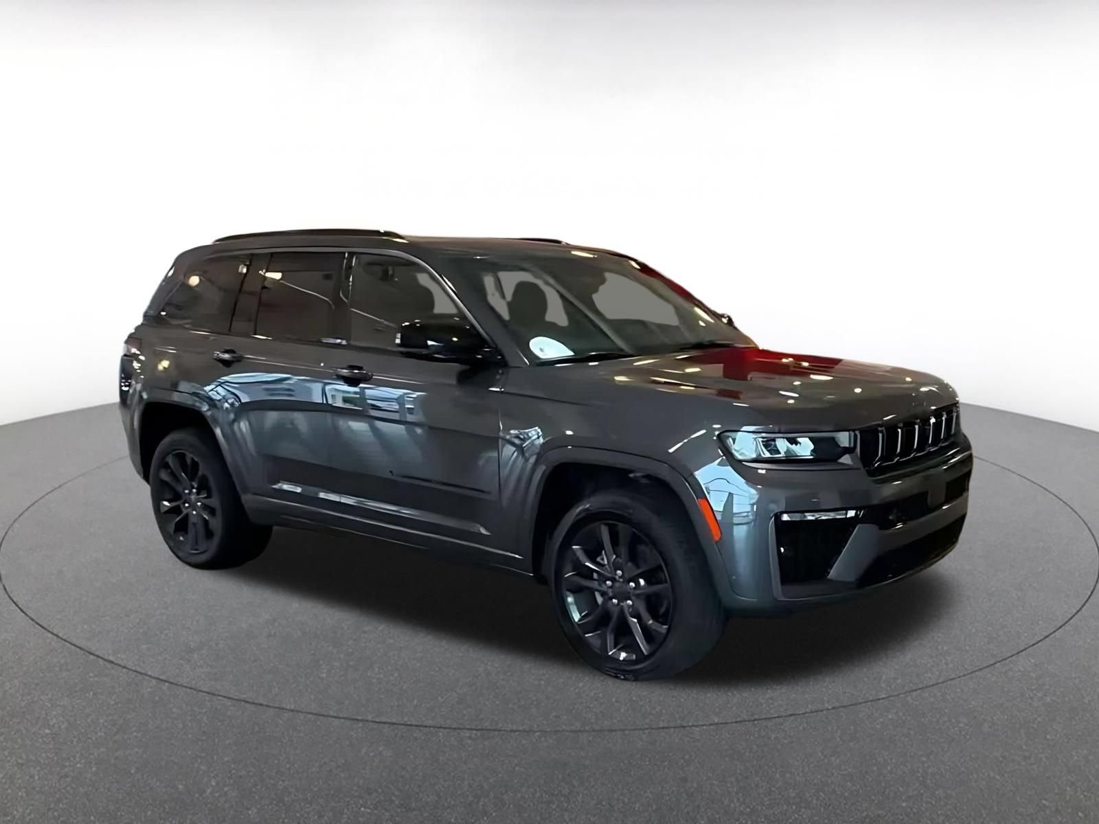 Used 2026 Jeep Grand Cherokee Limited AWD/4WD image 2