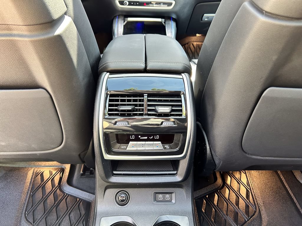 Used 2023 BMW X7 xDrive40i w/ M Sport Package AWD/4WD image 46