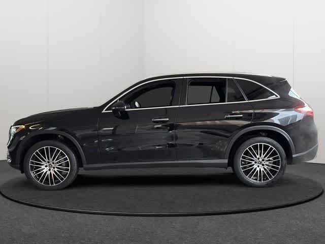 Used 2025 Mercedes-Benz GLC 300 4MATIC image 3