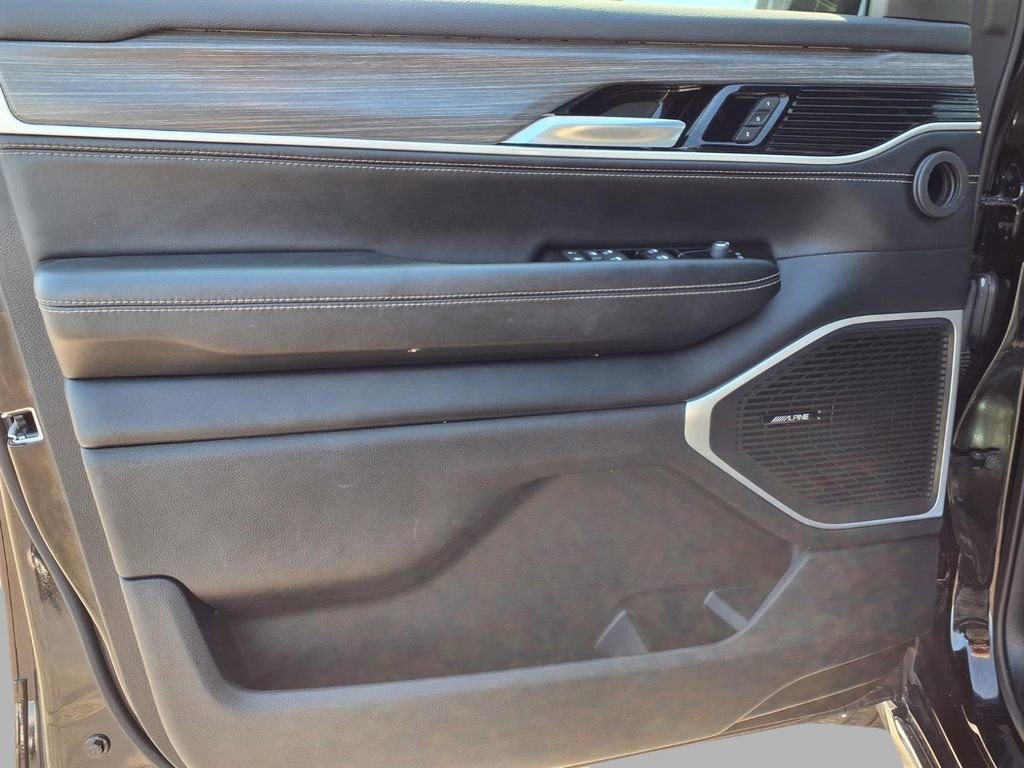 Used 2024 Jeep Wagoneer Series II w/ Flexible Seating Group image 20