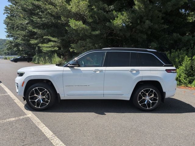 Certified 2023 Jeep Grand Cherokee Summit AWD/4WD image 9