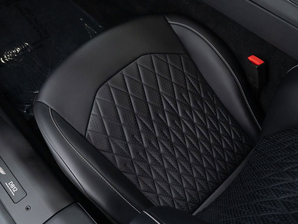 Used 2025 Aston Martin DB12 Coupe image 19