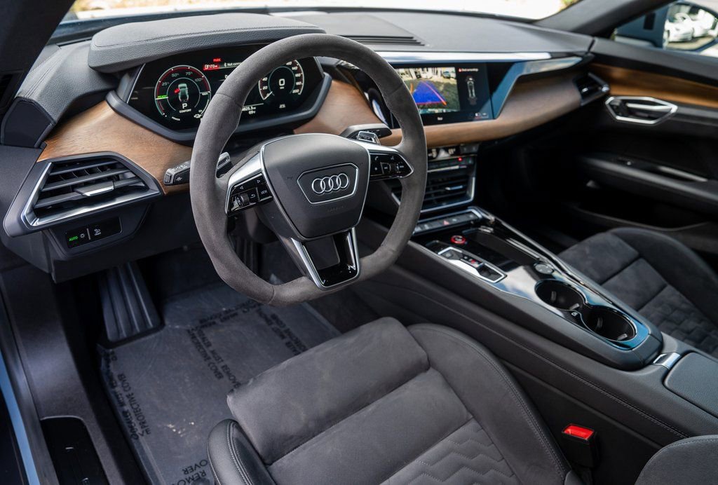 Used 2023 Audi e-tron GT Premium Plus image 4