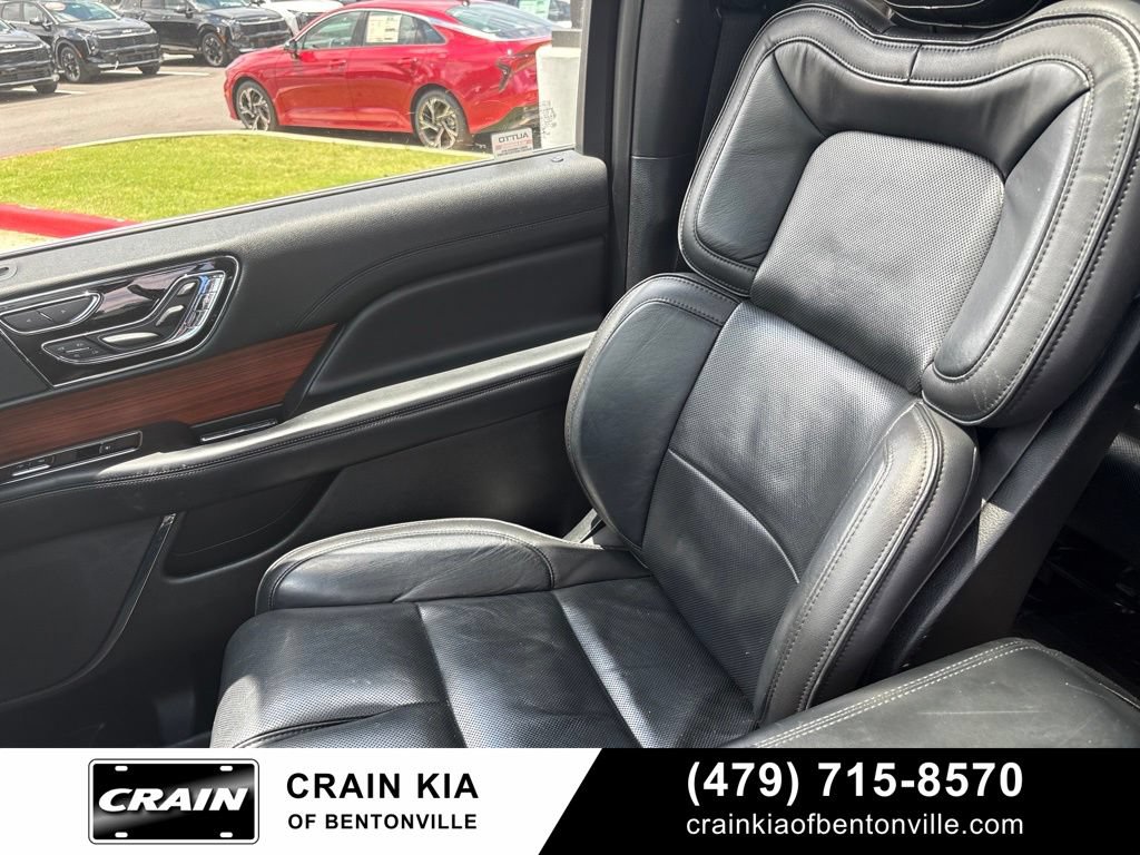 Used 2018 Lincoln Navigator L Reserve AWD/4WD image 15