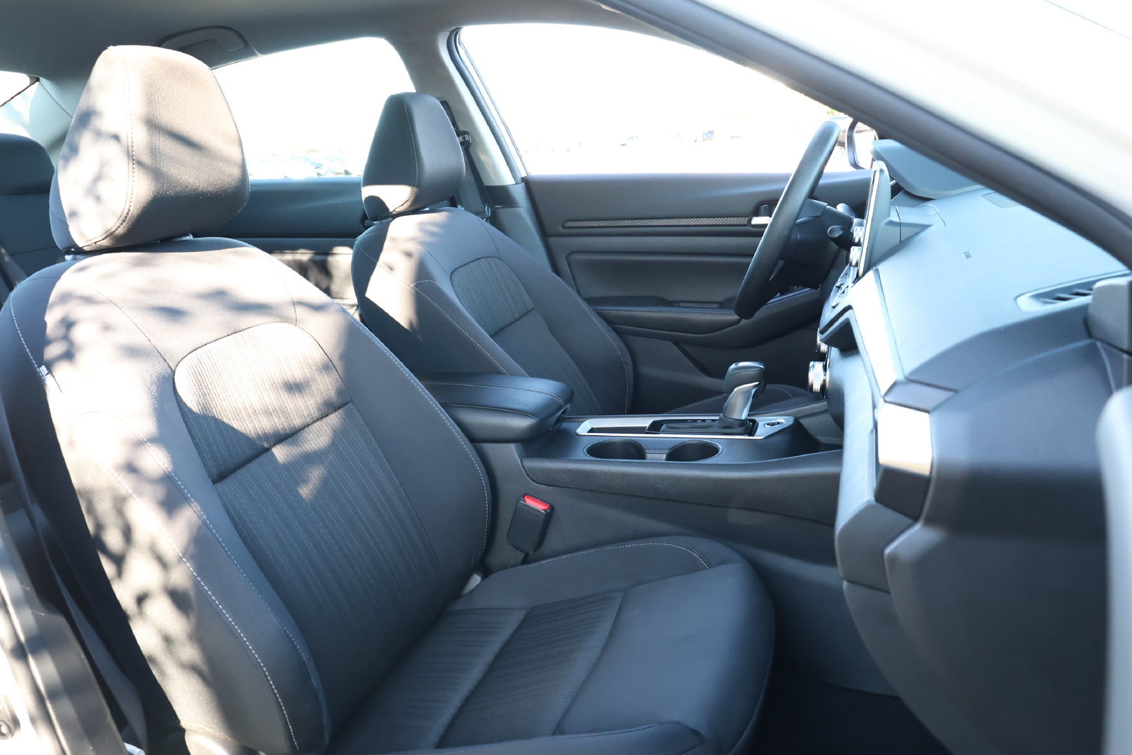 Used 2025 Nissan Altima 2.5 SV FWD image 28