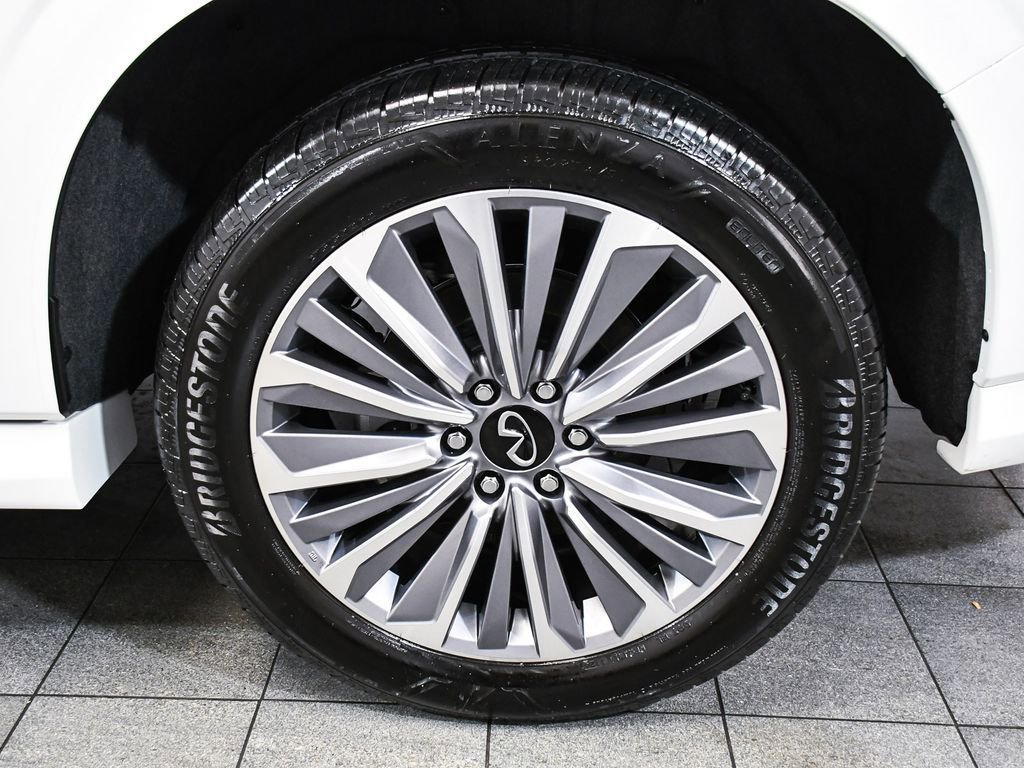 Used 2025 INFINITI QX80 Sensory image 8