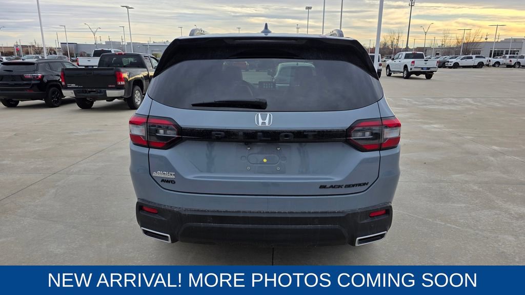 Used 2025 Honda Pilot Black Edition image 4