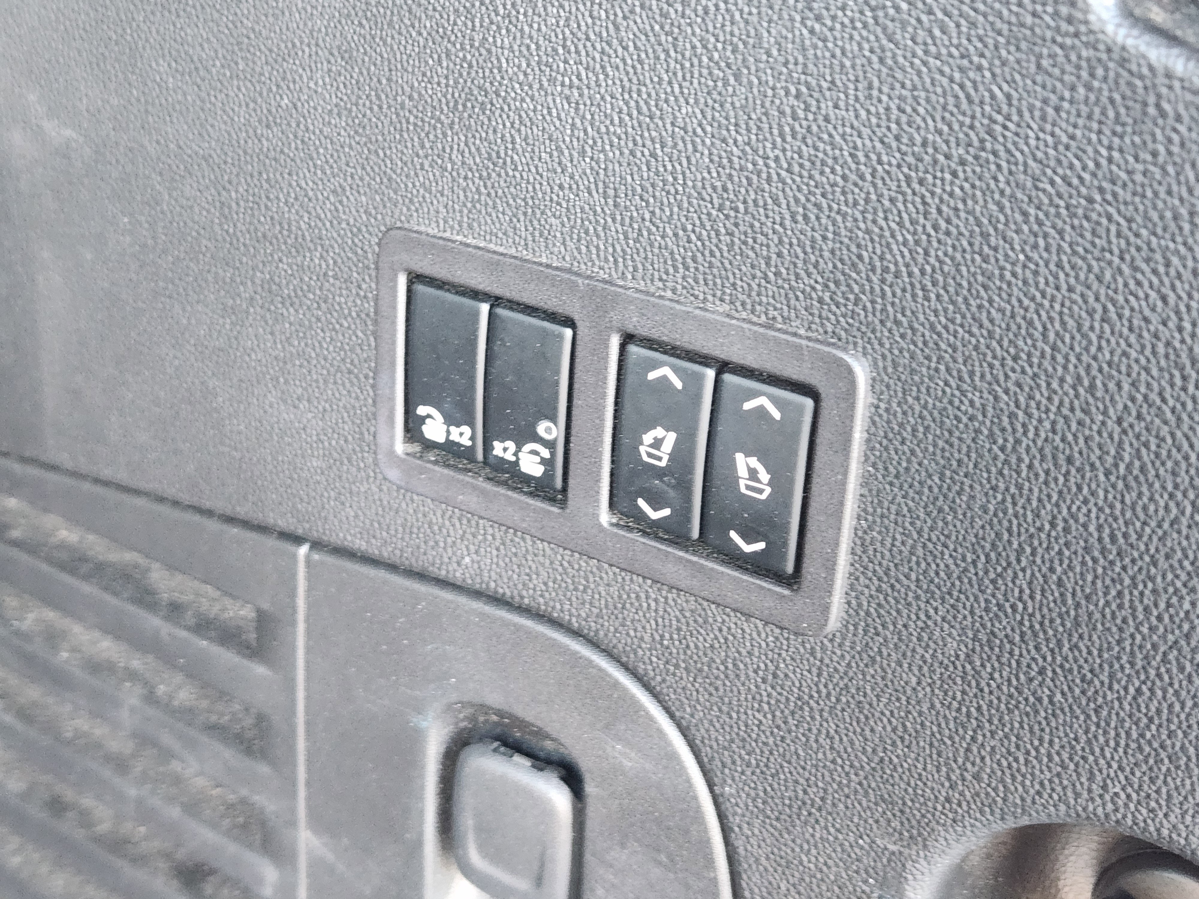 Used 2017 Cadillac Escalade Luxury image 34