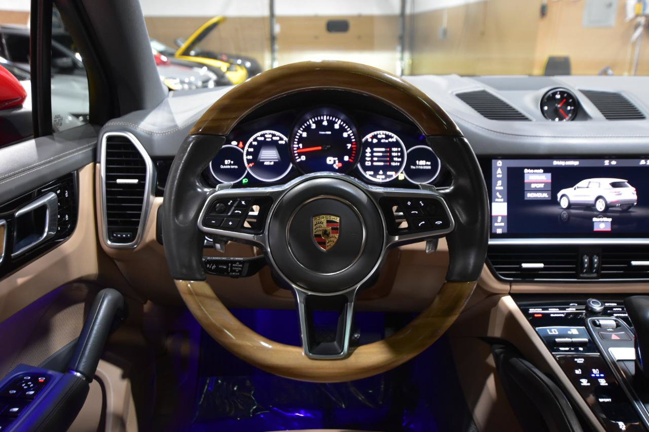 Used 2021 Porsche Cayenne AWD/4WD image 12