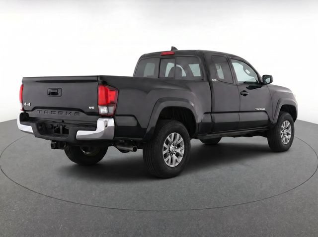 Used 2018 Toyota Tacoma SR5 AWD/4WD image 4