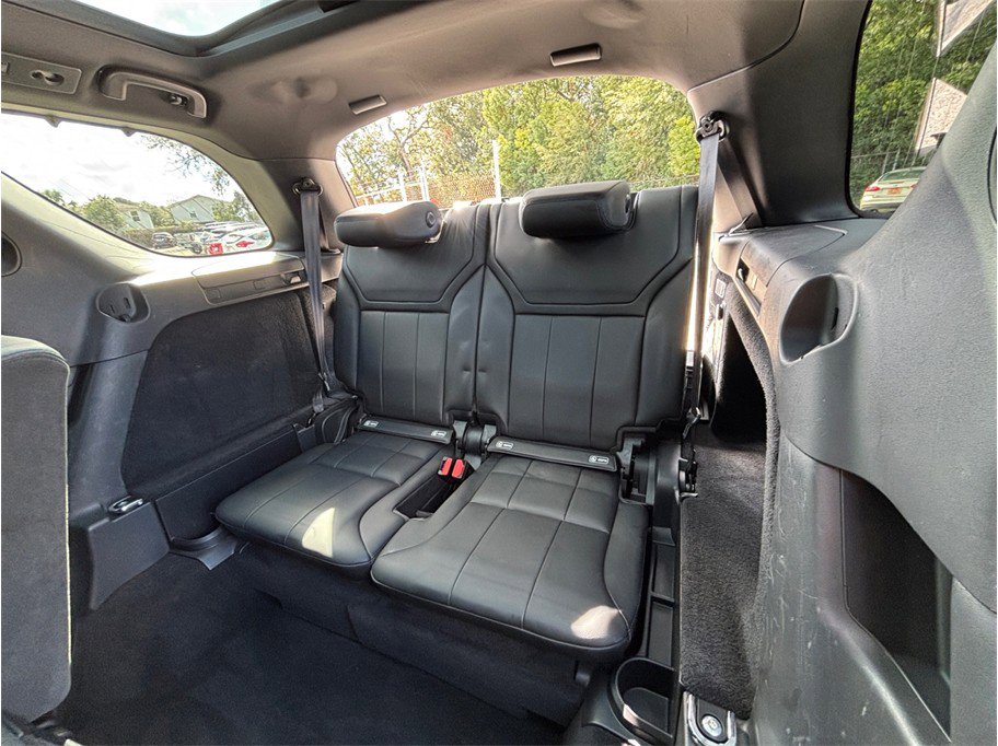 Used 2018 Land Rover Discovery SE image 38