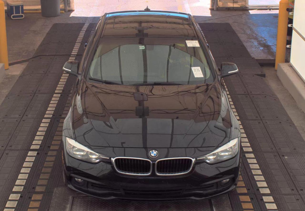 Used 2017 BMW 320i xDrive Sedan AWD/4WD image 2