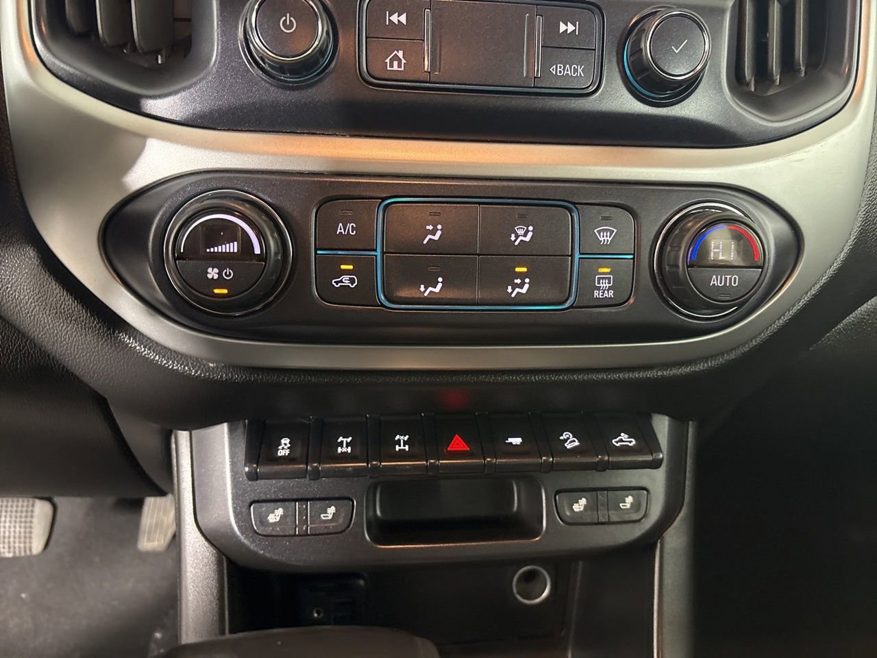 Used 2020 Chevrolet Colorado ZR2 w/ ZR2 Dusk Special Edition image 16