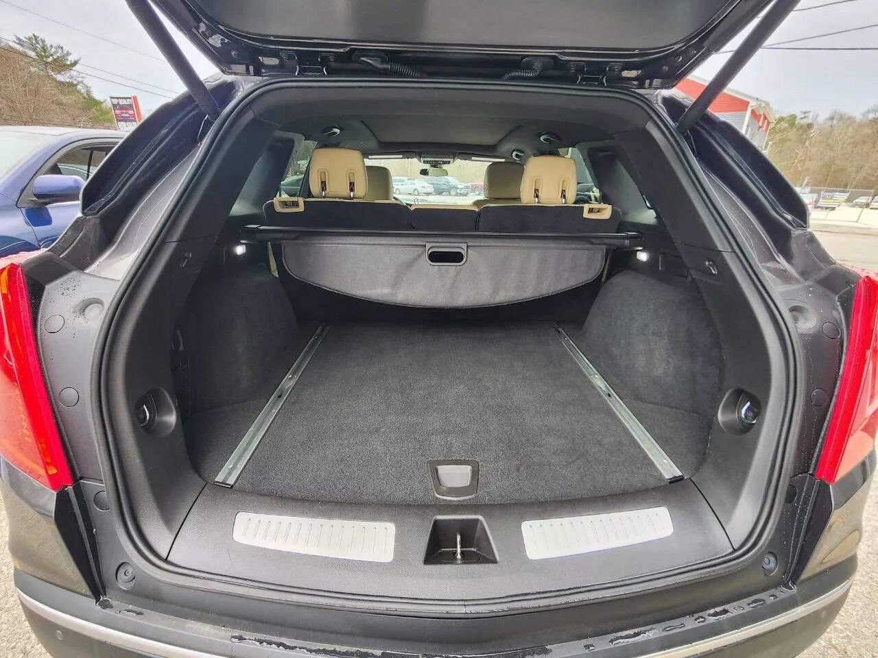 Used 2017 Cadillac XT5 Luxury w/ Driver Awareness Package image 13