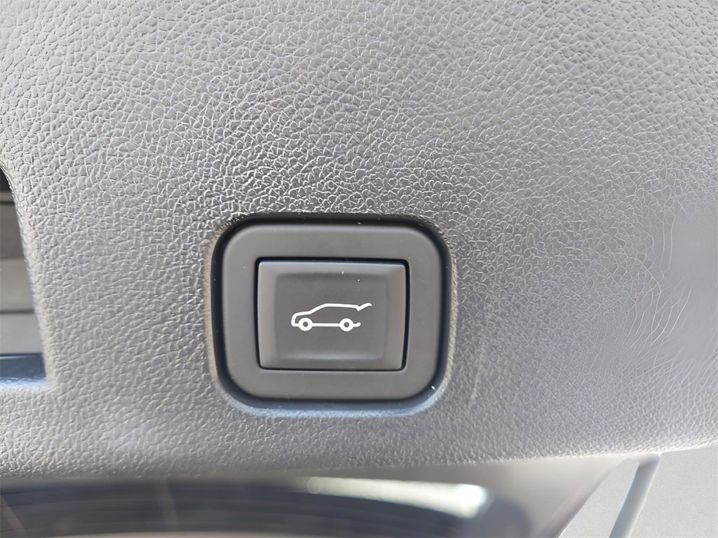 Used 2025 GMC Acadia Elevation image 9