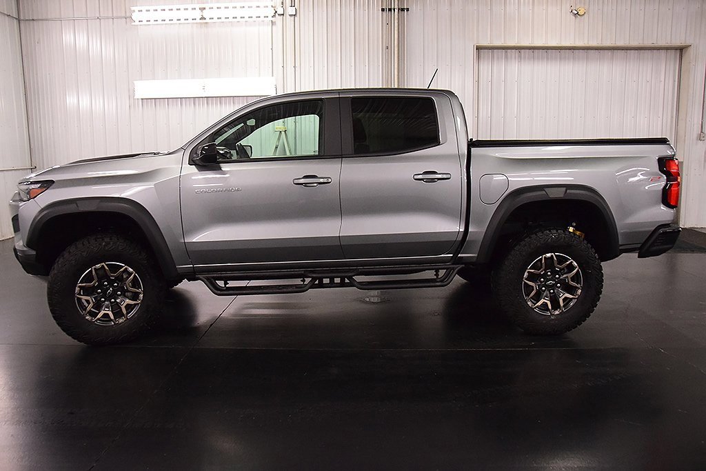 Used 2024 Chevrolet Colorado ZR2 w/ ZR2 Convenience Package III image 4
