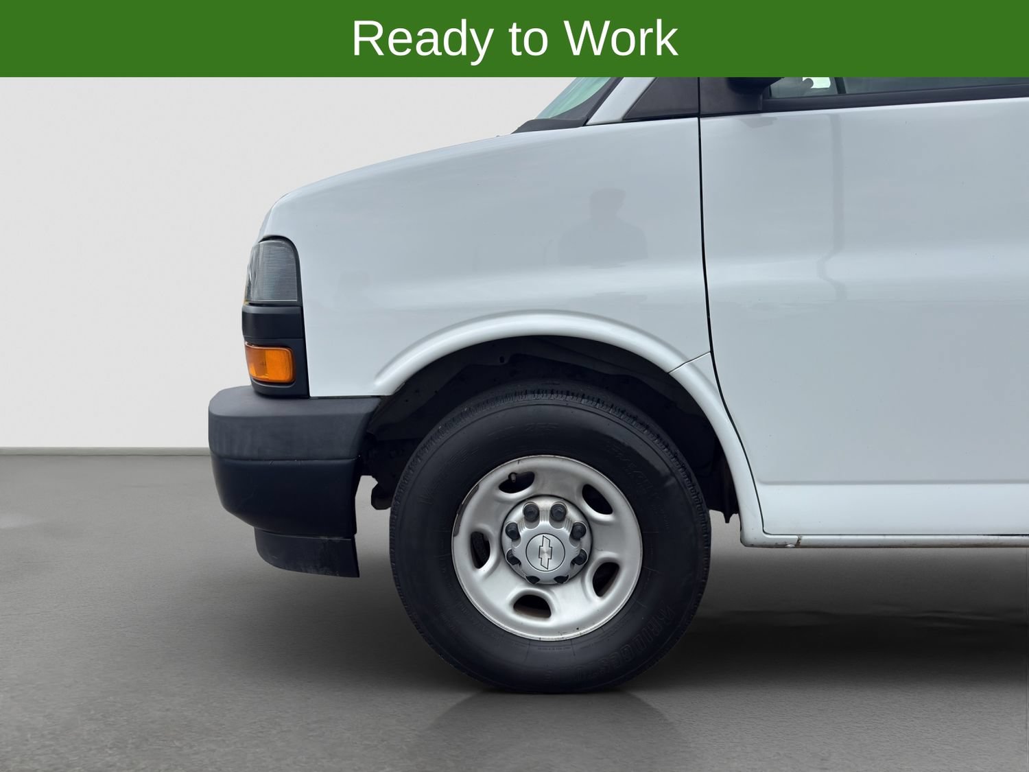 Used 2018 Chevrolet Express 2500 w/ Driver Convenience Package RWD image 17