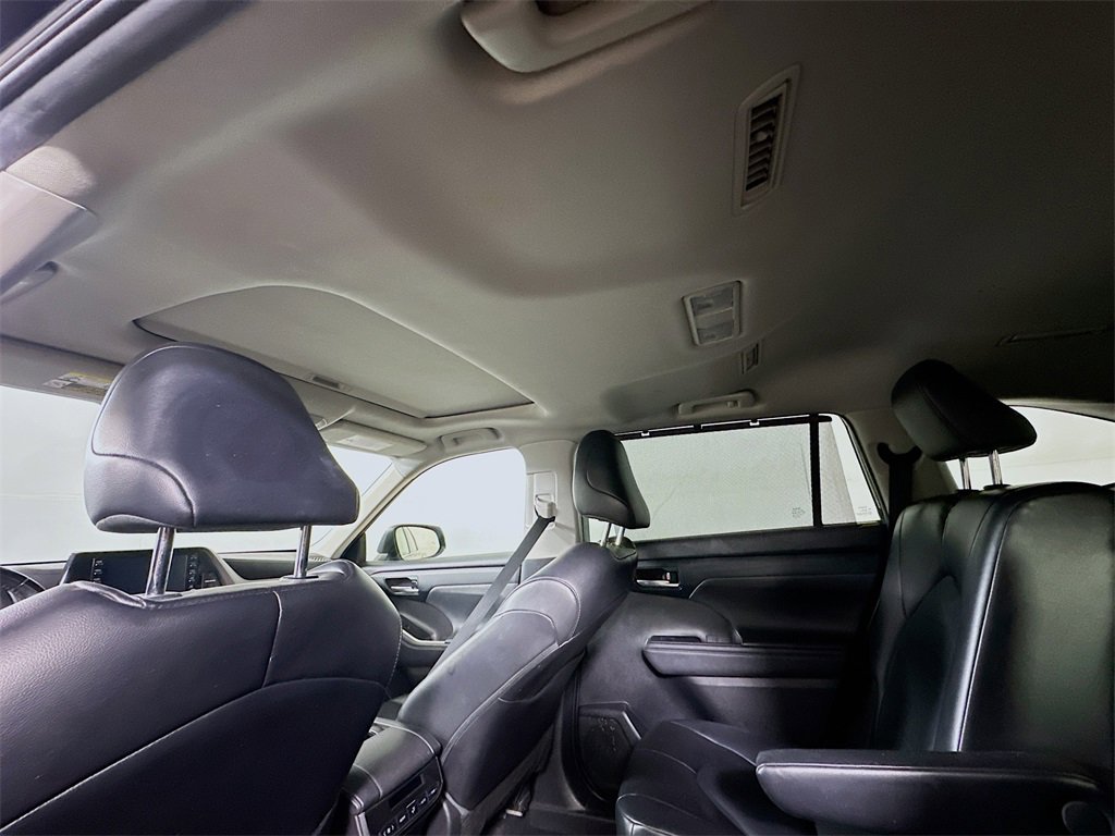 Used 2022 Toyota Highlander XLE image 13