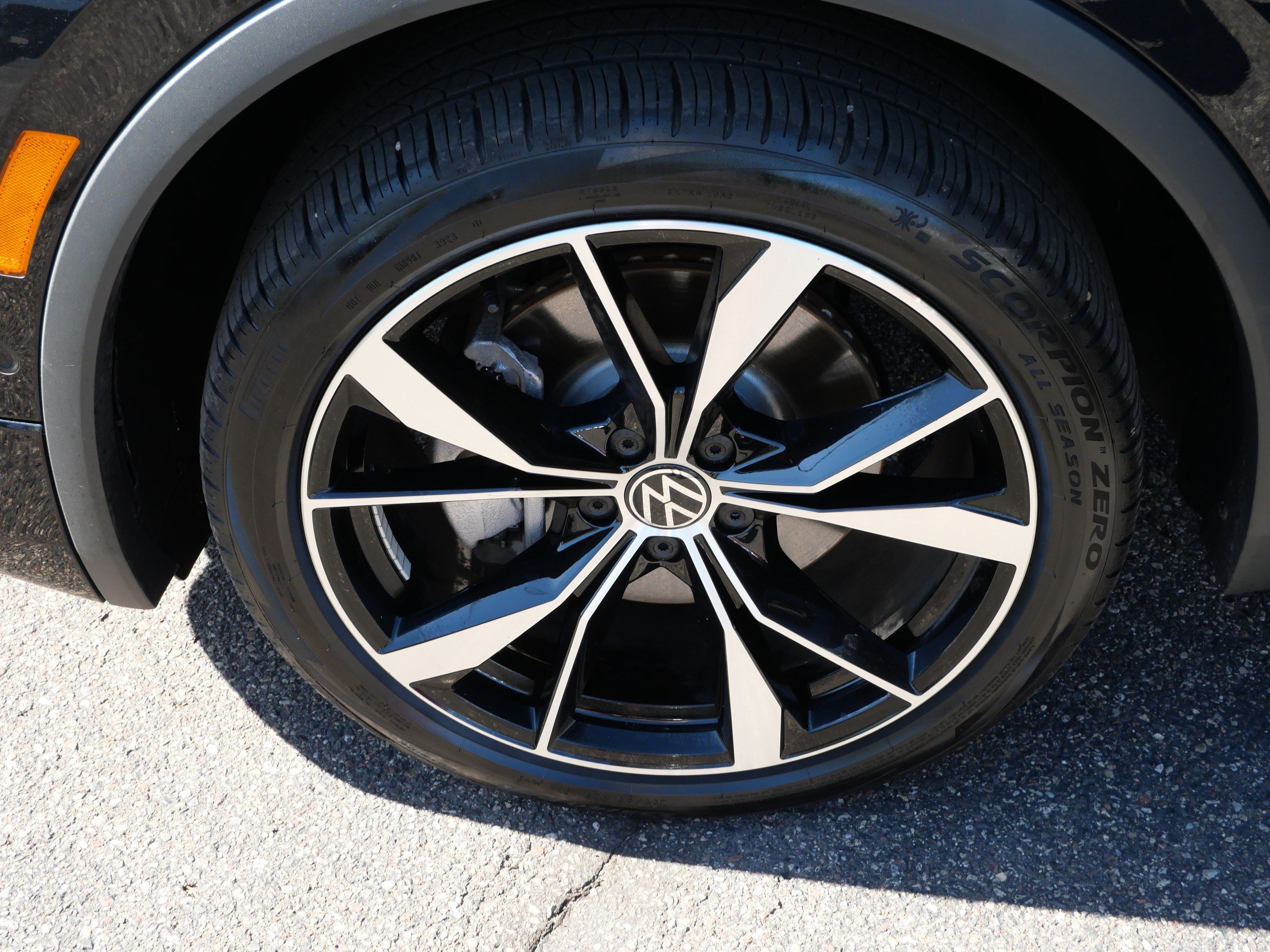 Certified 2024 Volkswagen Tiguan SEL R-Line AWD/4WD image 15