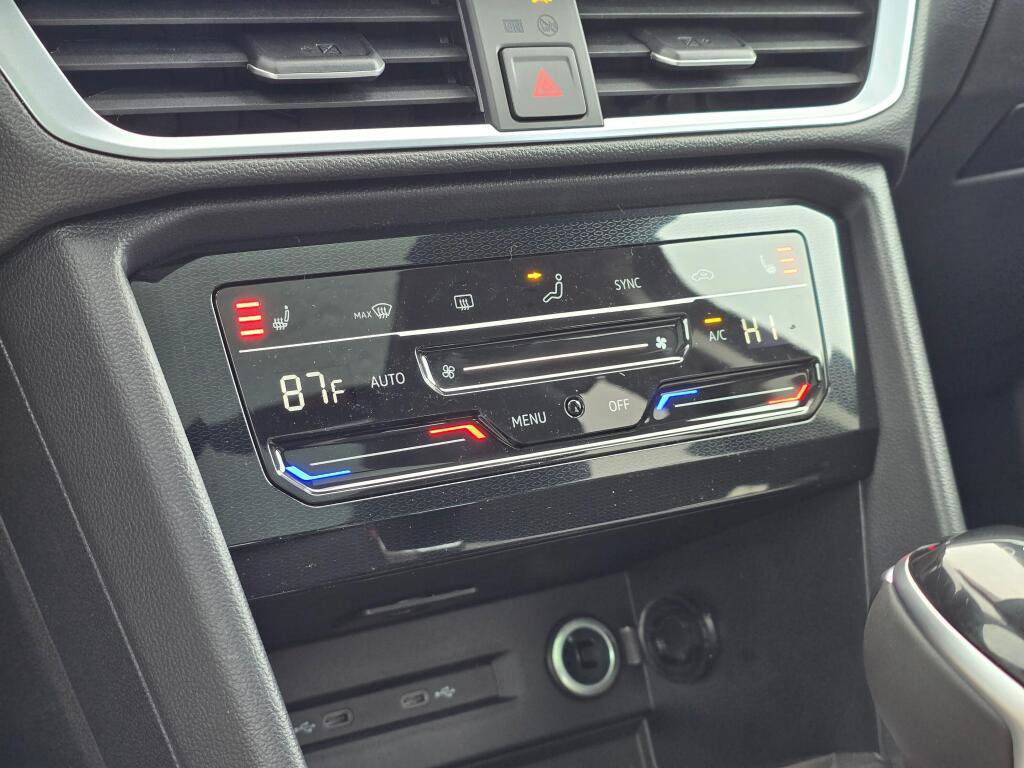 New 2026 Volkswagen Taos SE image 30