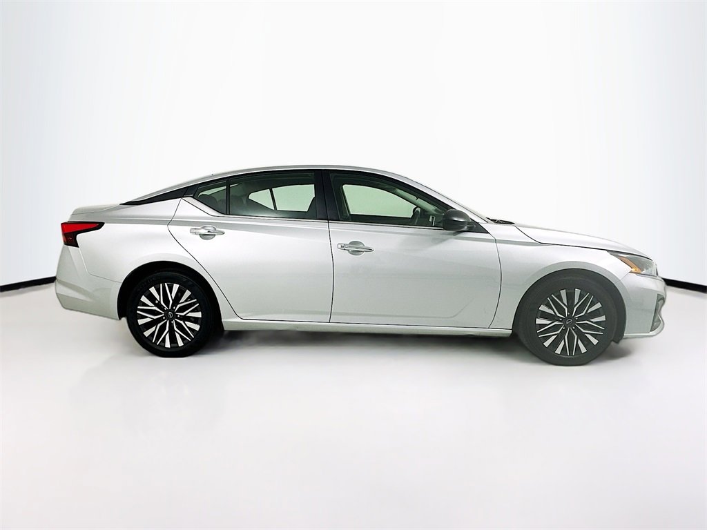 Used 2024 Nissan Altima 2.5 SV image 4