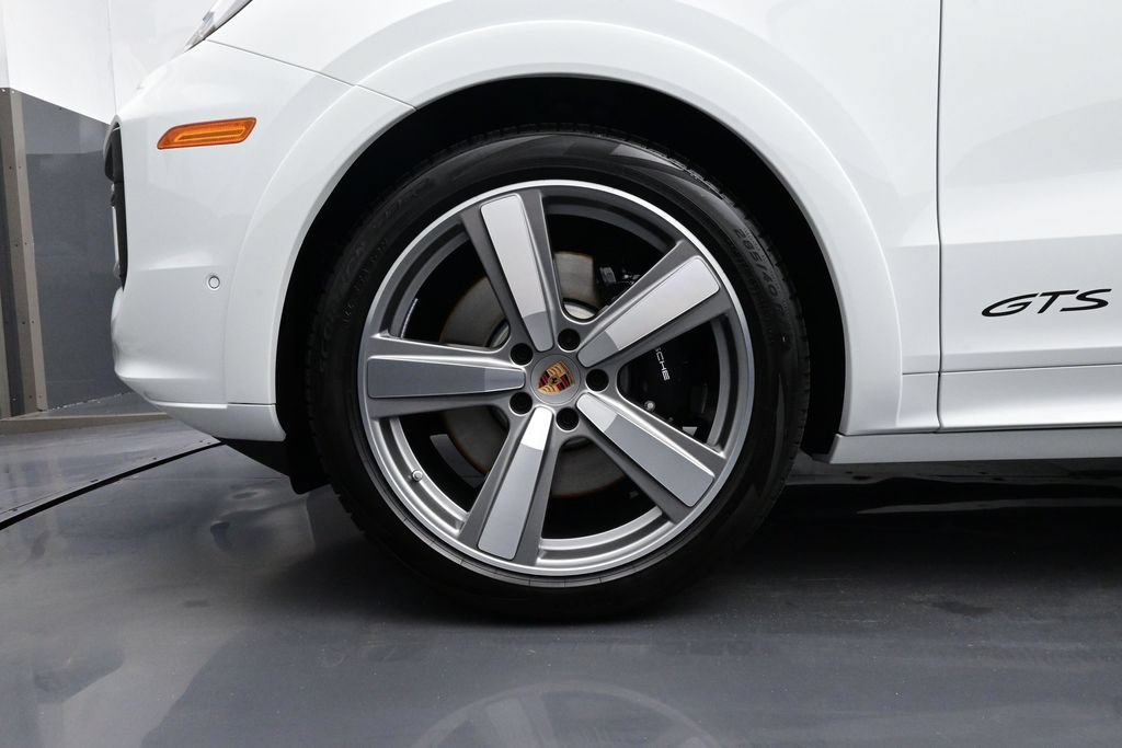 New 2026 Porsche Cayenne GTS AWD/4WD image 6