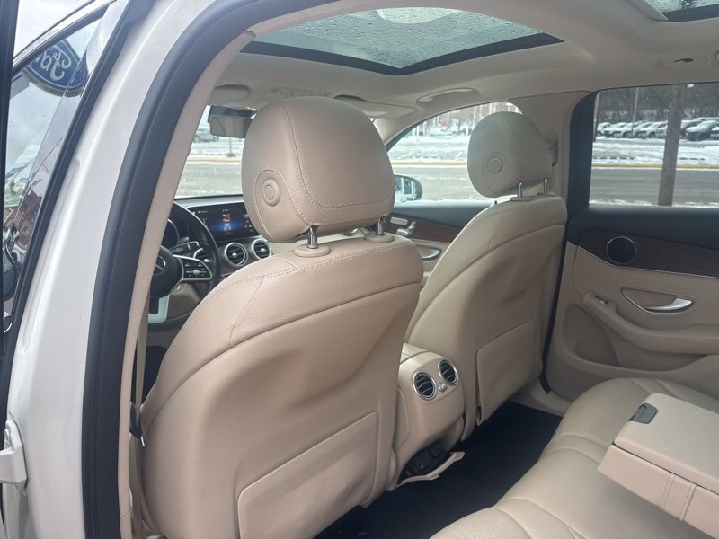 Used 2021 Mercedes-Benz GLC 300 4MATIC image 21