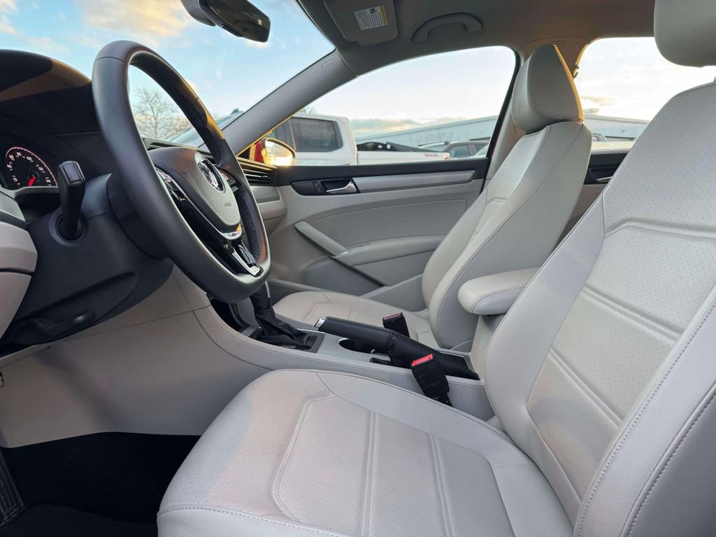 Used 2022 Volkswagen Passat 2.0T SE image 13