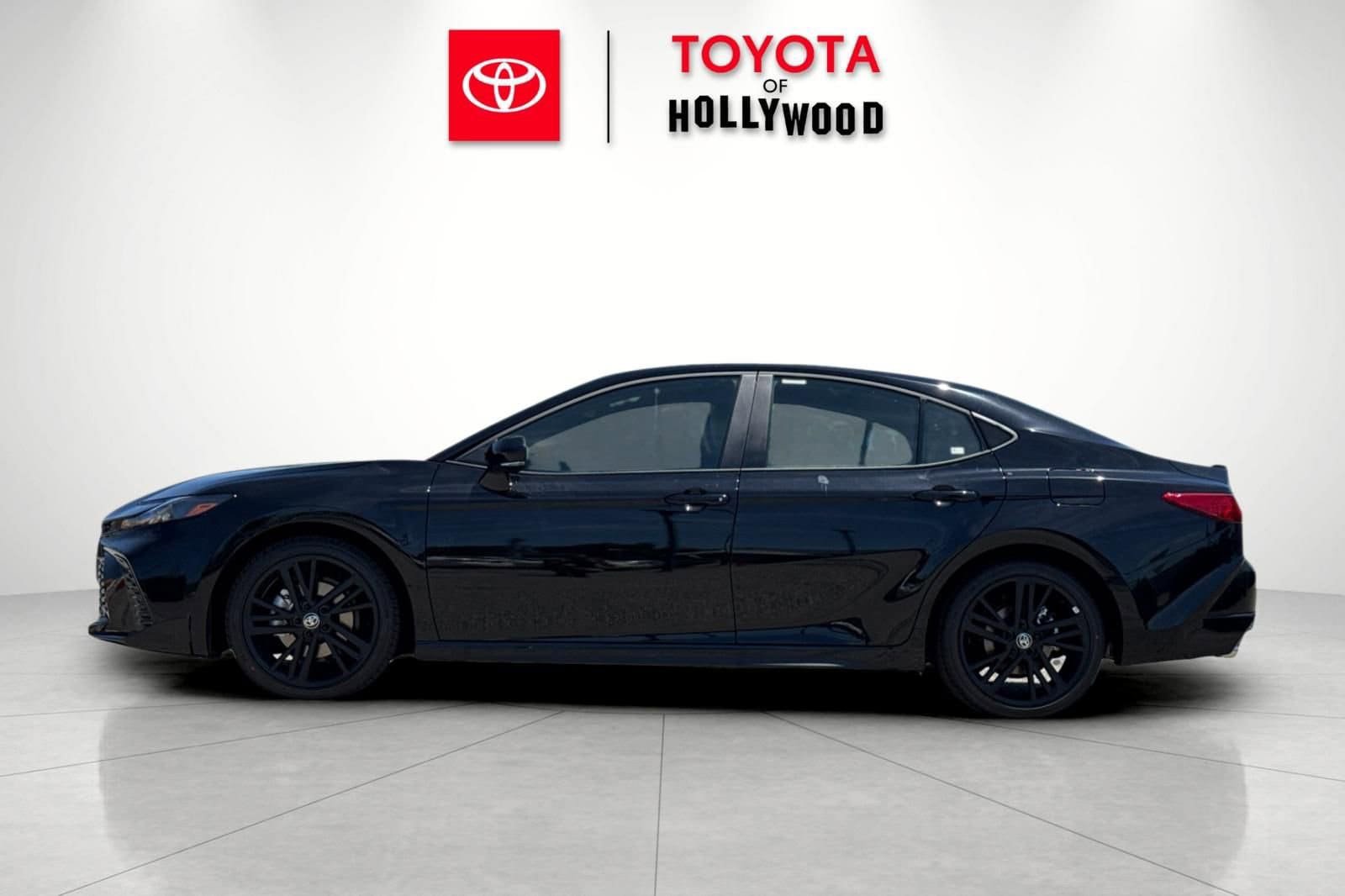 New 2026 Toyota Camry Hybrid FWD image 9