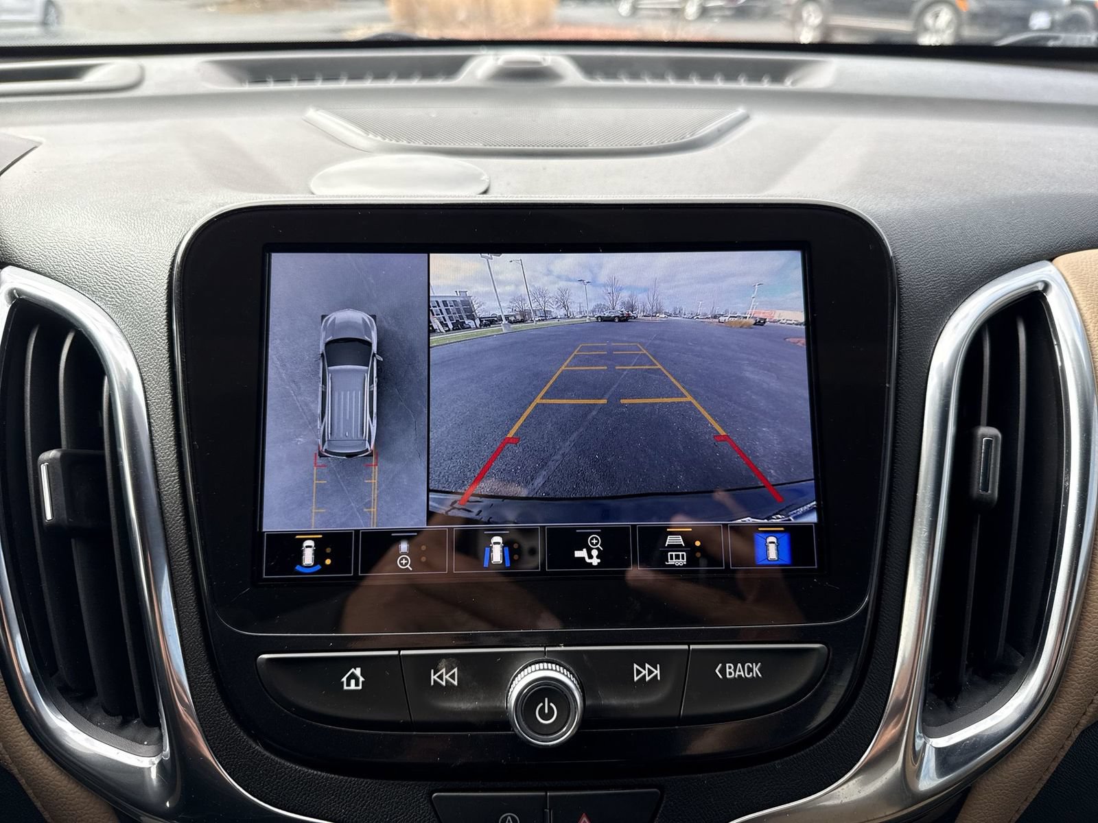 Used 2023 Chevrolet Equinox Premier AWD/4WD image 19