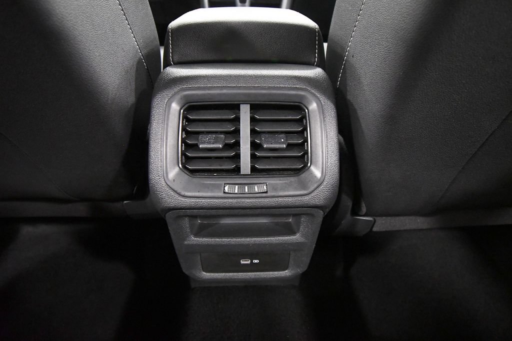 Used 2023 Volkswagen Taos SE AWD/4WD image 16