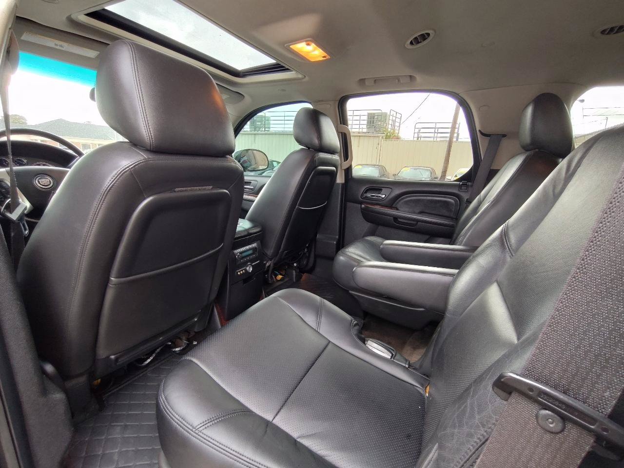 Used 2012 Cadillac Escalade Luxury RWD image 25