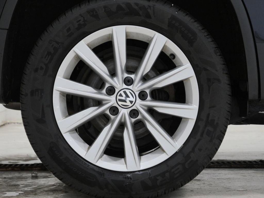 Used 2017 Volkswagen Tiguan Limited w/ Alloy Wheels Package AWD/4WD image 8