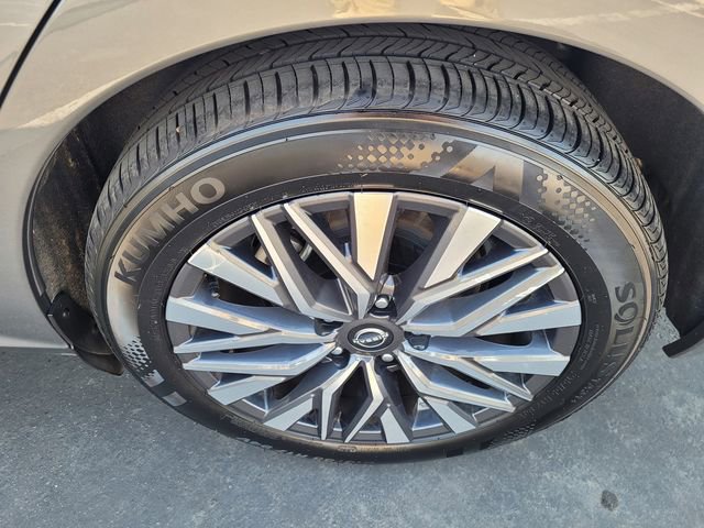 Used 2025 Nissan Altima 2.5 SV FWD image 25
