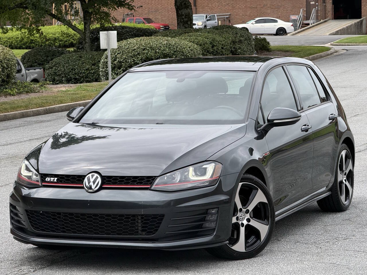 Used 2015 Volkswagen GTI SE w/ Lighting Package (SEL) FWD image 1