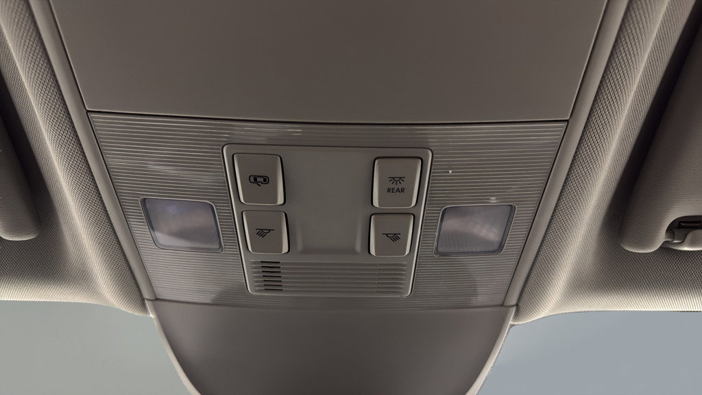 Certified 2025 Volkswagen Taos SE image 23