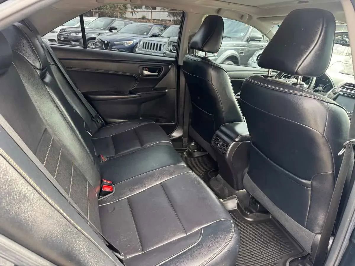 Used 2017 Toyota Camry XLE w/ Moonroof Package FWD image 12