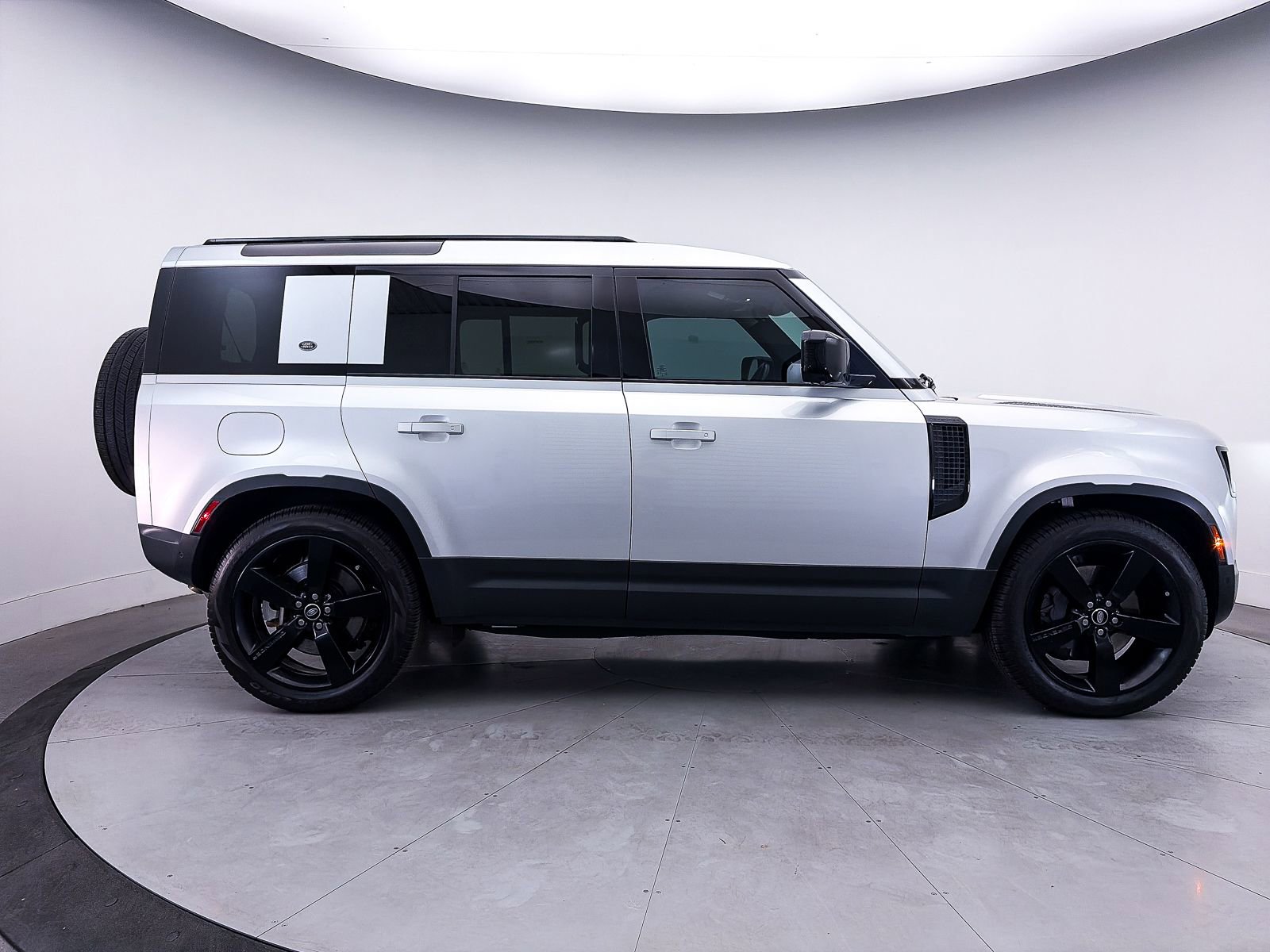 Used 2023 Land Rover Defender 110 SE AWD/4WD image 47