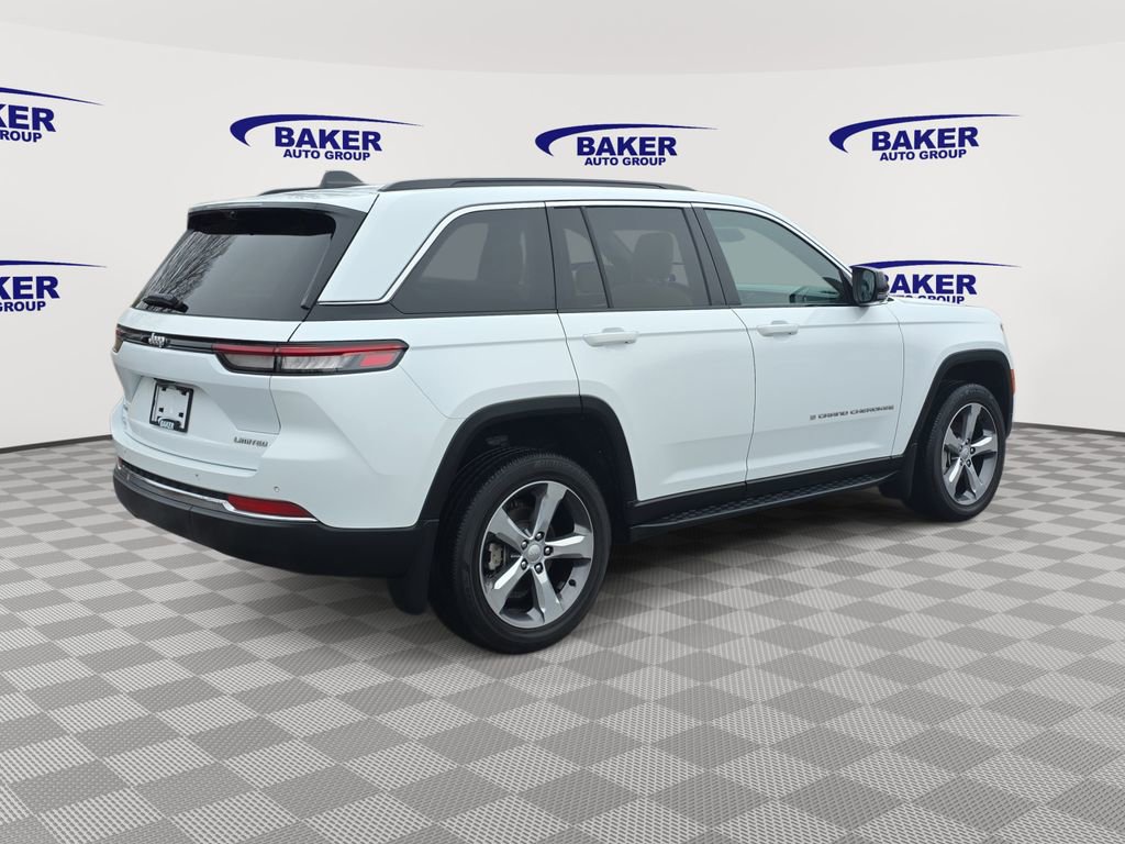 Used 2025 Jeep Grand Cherokee Limited w/ Luxury Tech Group II AWD/4WD image 3