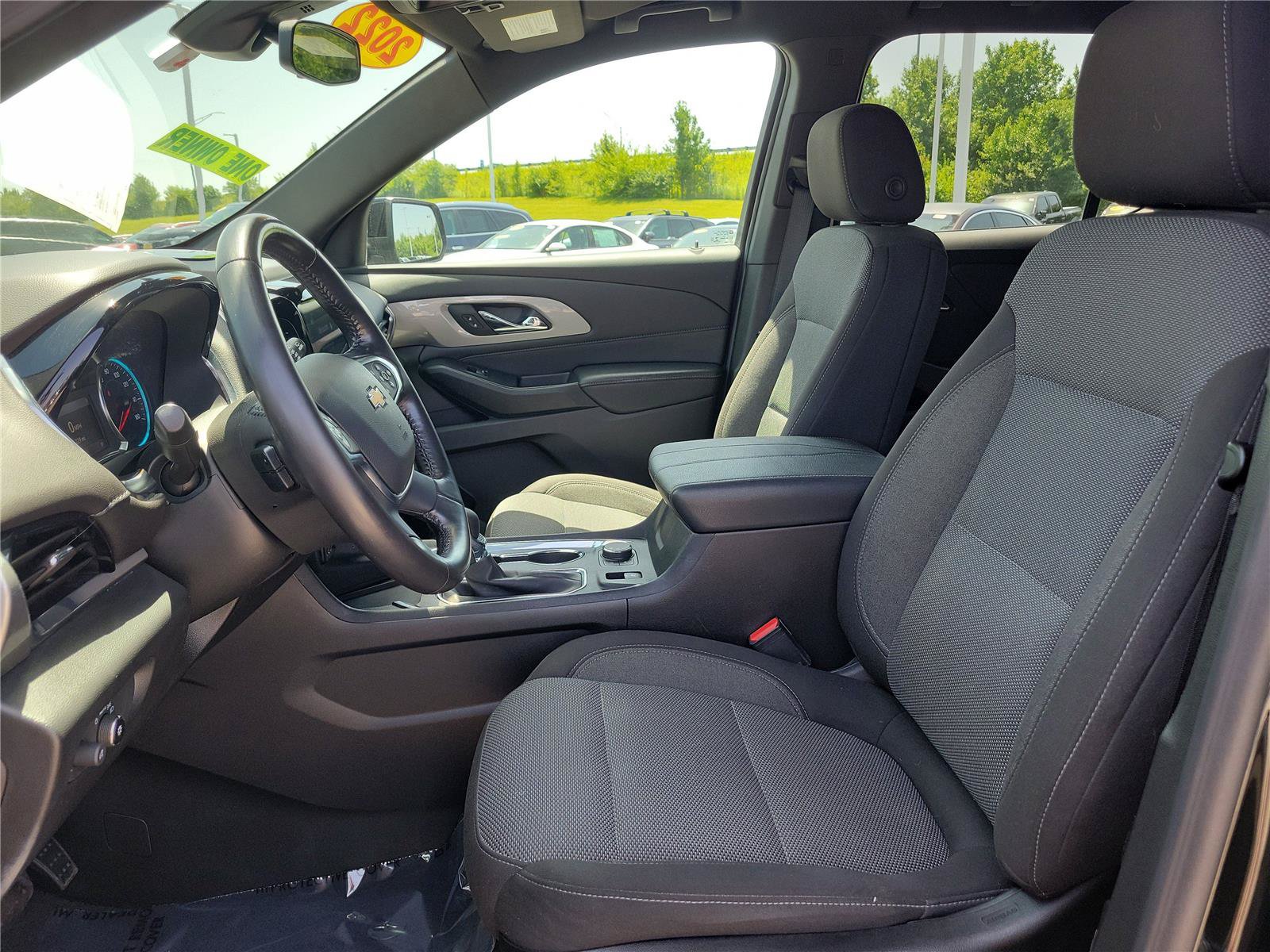 Used 2022 Chevrolet Traverse LT FWD image 19