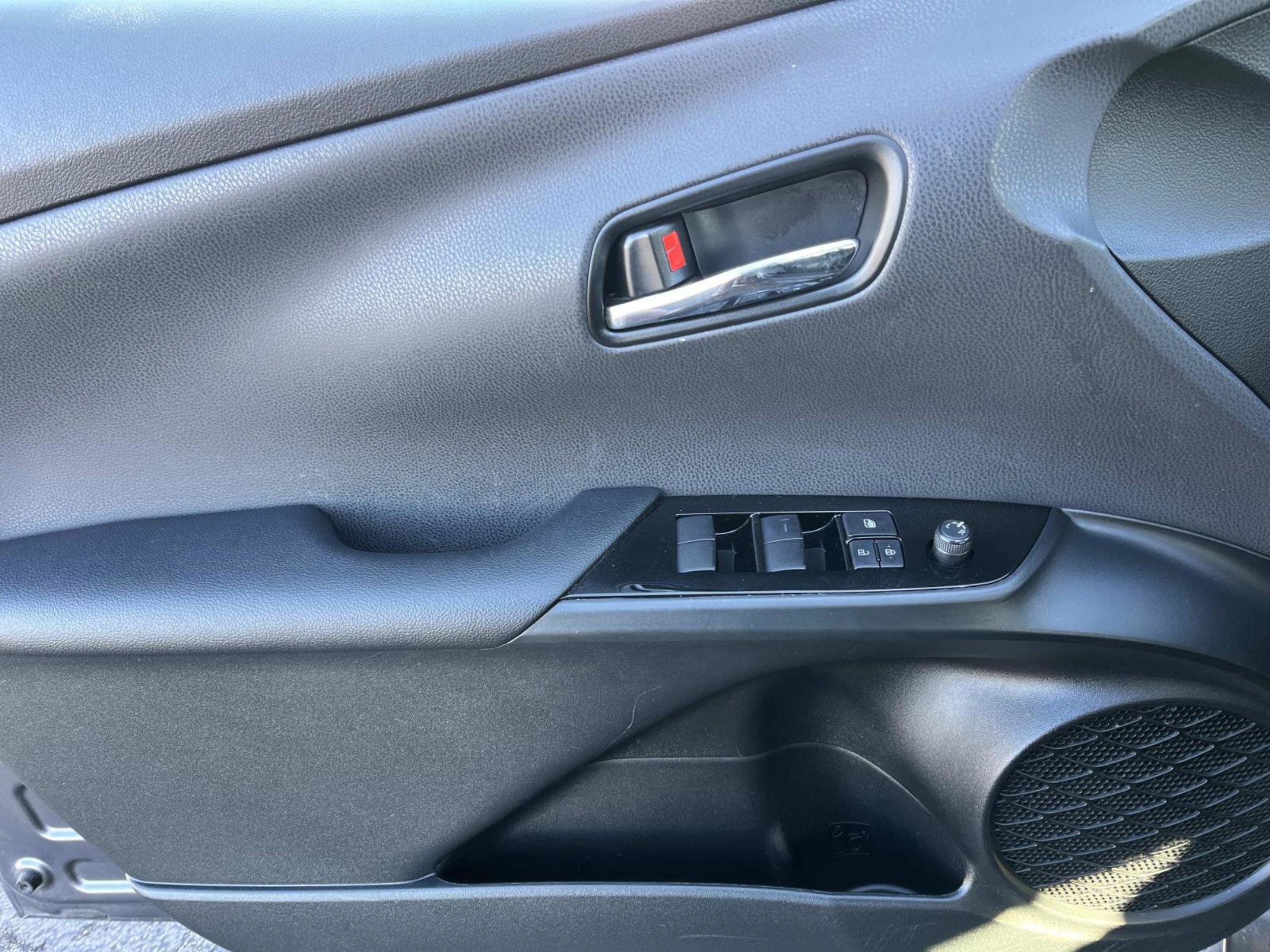 Used 2022 Toyota Prius L Eco image 27