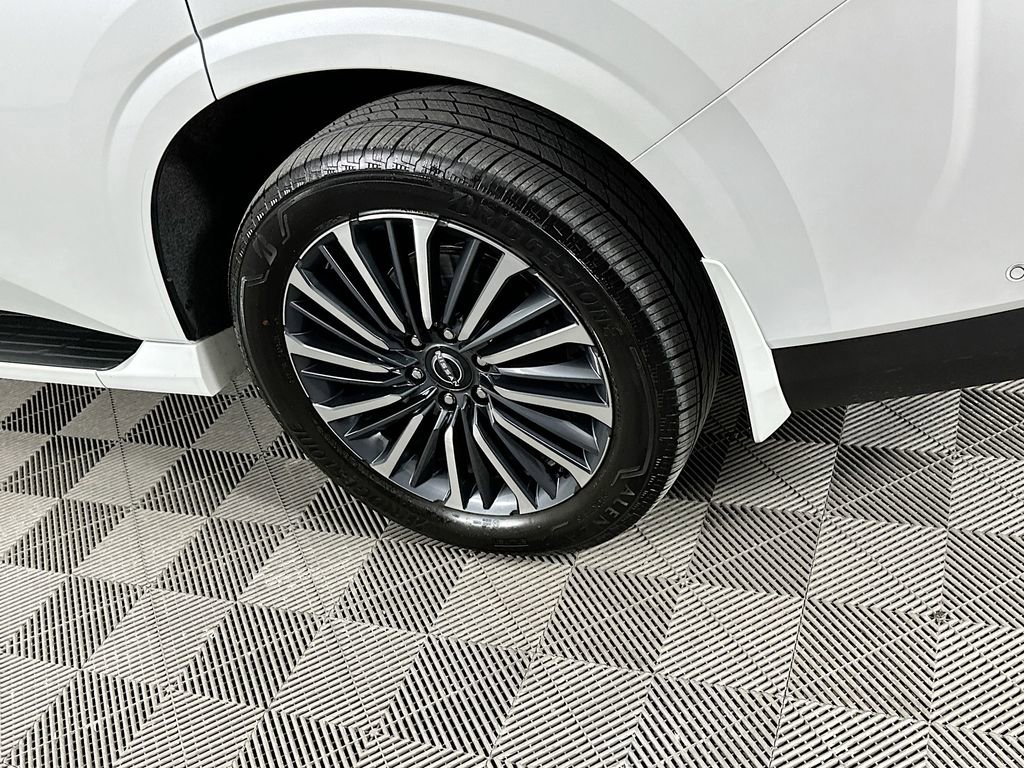 Certified 2025 Nissan Armada Platinum Reserve image 43