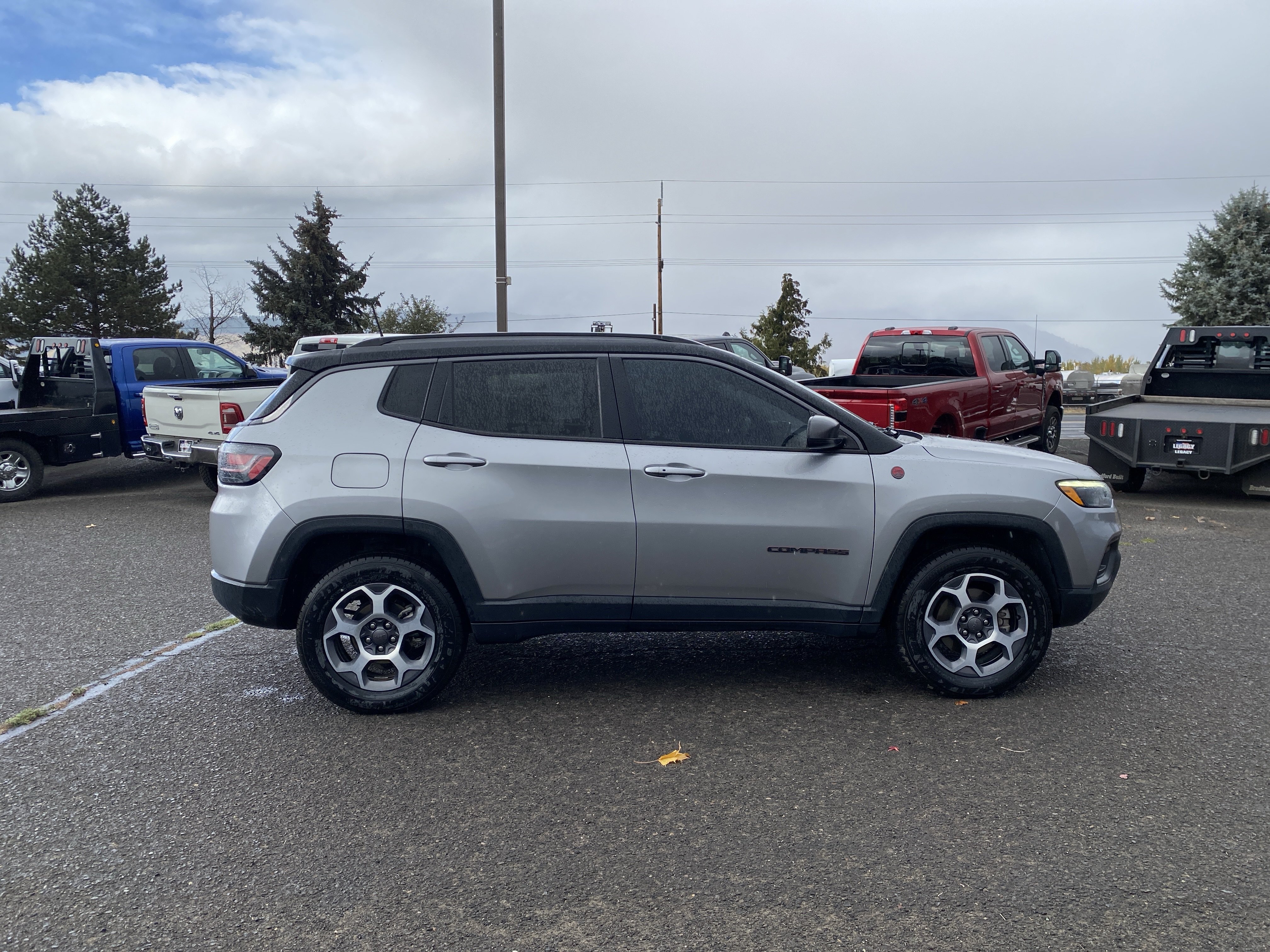 Used 2022 Jeep Compass Trailhawk w/ Trailhawk Elite Group AWD/4WD image 2