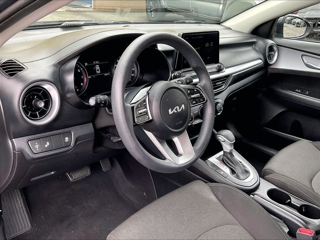 Used 2023 Kia Forte LXS w/ LXS Technology Package FWD image 8